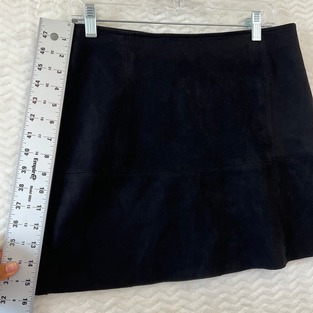 Kendall & Kylie Faux Suede Black Exposed Bronze Zipper Mini Skirt Size Medium - Picture 5 of 9